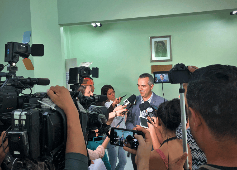 Luciano Moreira at a press conference